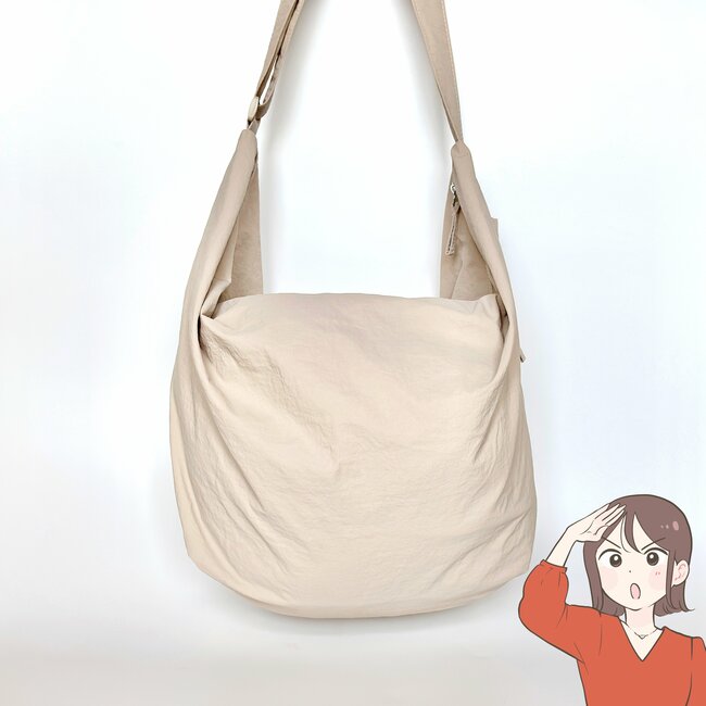 「2色買いしました」「高見えします」3COINSの“めちゃ軽バッグ”一泊分の荷物が入って優秀すぎる！「探していた理想のバッグ」