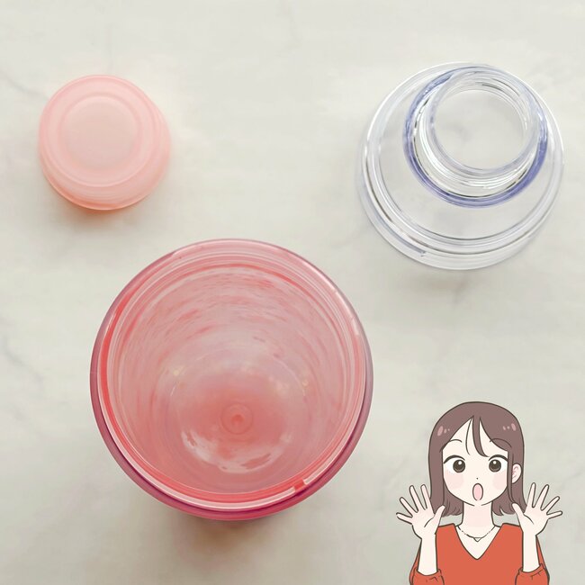 「可愛すぎる〜！」「やっぱ買っちゃう」スタバの“きらきら輝くボトル”桜の花だらけでテンション上がる！「めっちゃ可愛いくてお気に入り」