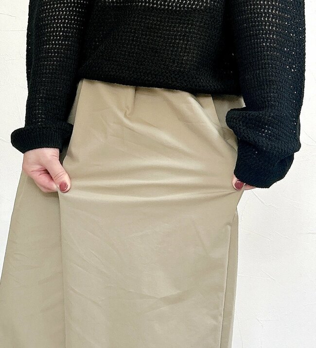 「お腹周りがスッキリ」「全色買う予定です」無印良品の“楽ちんパンツ”どこから見ても美シルエット…！「最高に理想的なパンツ！」