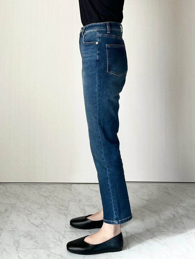 デニムなのに動きやすくて感動…!cocaの「びよーんと伸びるパンツ」シルエットが綺麗で、脚のラインがスッキリ見えるんです!