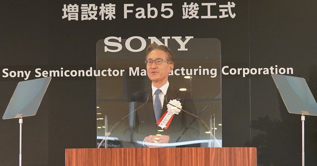 4月20日、長崎県諫早市の半導体工場の増設で挨拶するソニーグループの吉田憲一郎社長