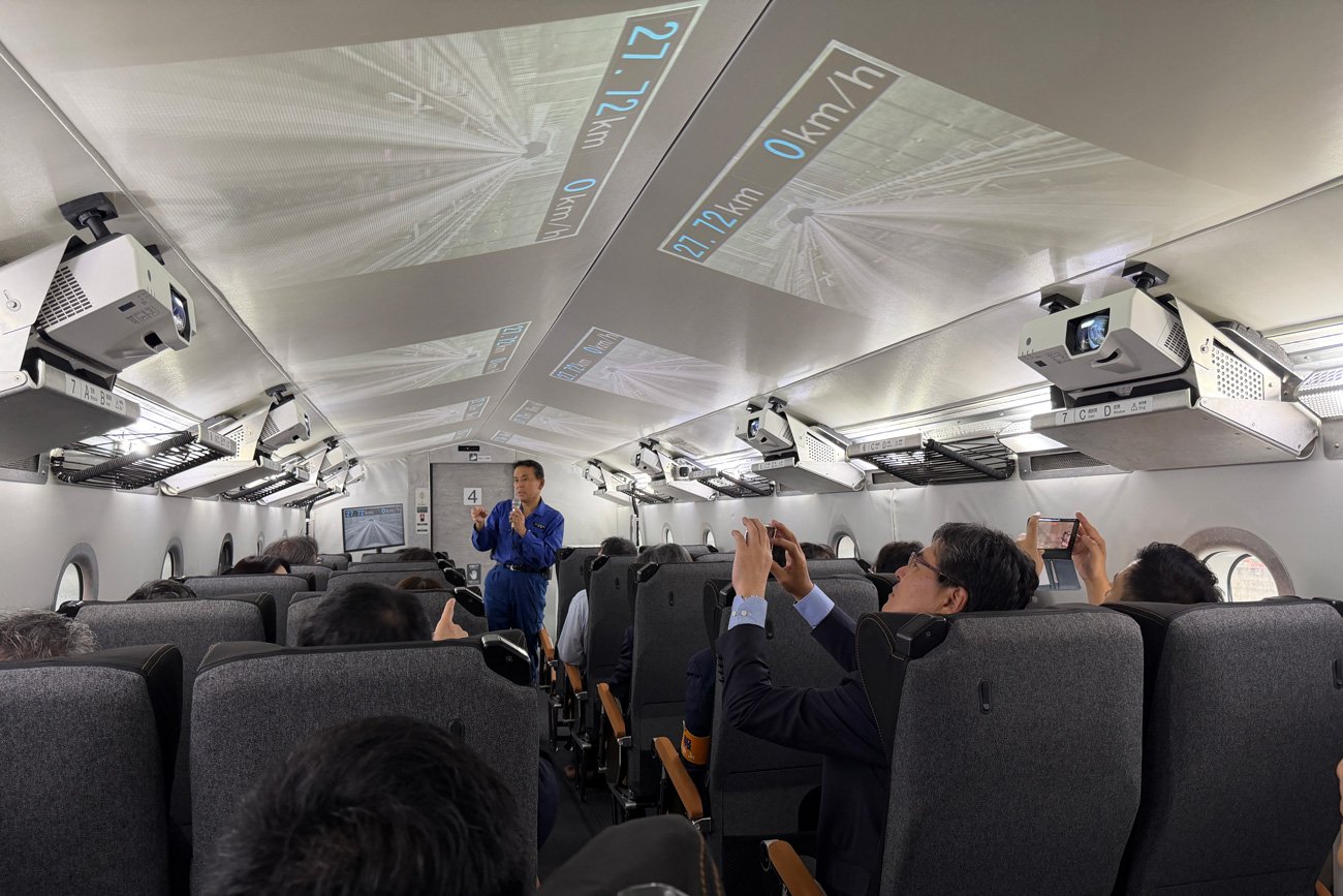L0系改良型試験車中間車「M10」の車内