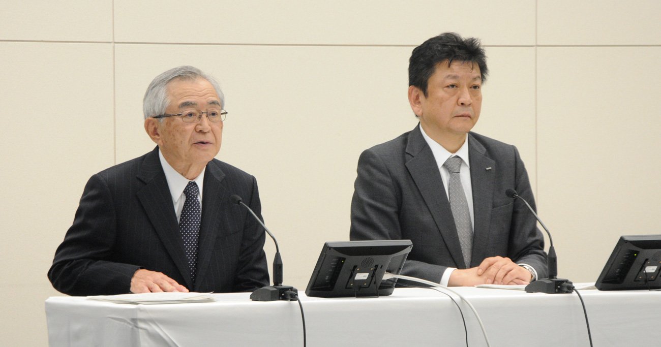 川村隆会長と小早川智明社長