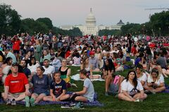 米独立記念日、「いつもの祝日」求め多くの人出