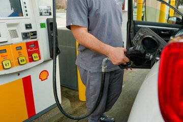 原油相場、景気に悪影響及ぼす水準に接近