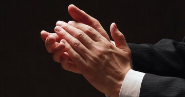 「頑張ってるのに自己評価の低い人」が“自分の努力だけ”を軽視する意外な理由