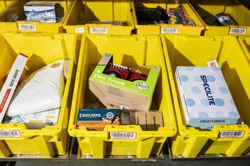 アマゾン、米宅配でUPS・フェデックスと差広げる