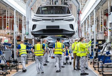 自動車メーカーの好決算、投資家が満足しない訳