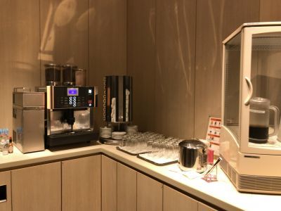 「SKY LOUNGE」のコーヒーマシン