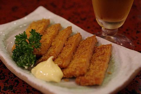 かきめし――広島産牡蠣の旨みがご飯に凝縮。<br />炊きあがる前から食欲をそそる!!