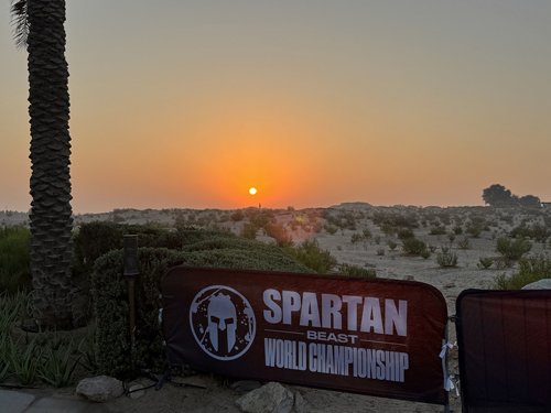 アブダビの砂漠で開催されたスパルタンレース