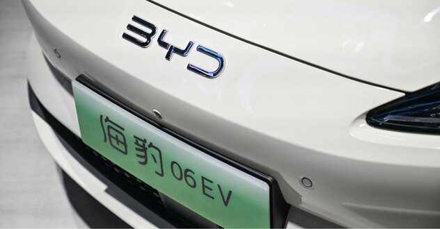 残念ですが、国産車では足元にも及びません…BYDの「軽EV」と国産首位・日産サクラの圧倒的な性能差〈2025年度上期8位〉