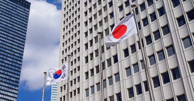 韓国と日本の旗