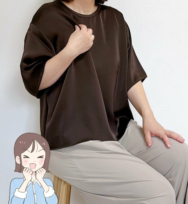 「3枚購入しました」「毎日着てます」ユニクロの“楽ちんブラウス”がとんでもない名品だった…！「ラクに綺麗見えが叶う」「体の線も拾いません」《購入レビュー》