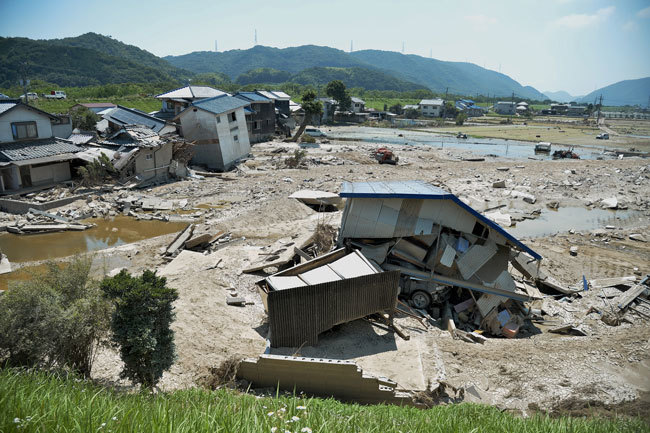 西日本を襲った豪雨では多数の世帯が住宅に深刻な被害を受けた