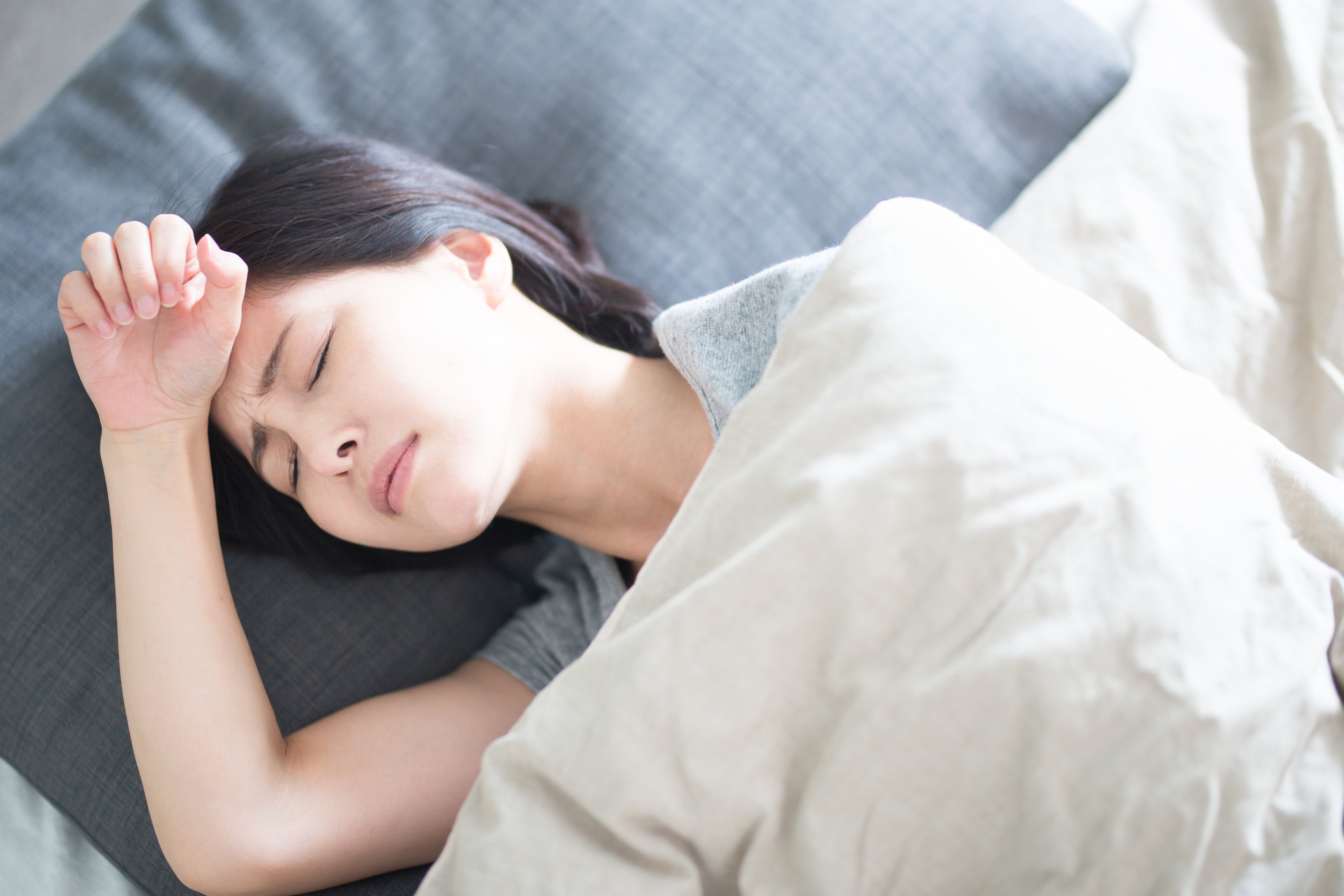 「寝てるのに疲れが取れない」ときに真っ先にチェックすべき「NGな寝具」の特徴とは?