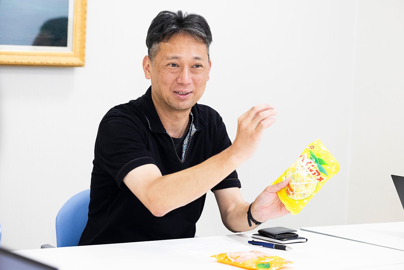 「パインアメ」人気沸騰の裏でシステムの限界に直面した老舗メーカーに伴走し、悩みを解決した業界を熟知する心強いパートナー