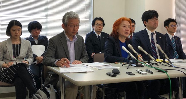 判決後、記者会見をする原告弁護団(写真:正面左から「和希君を支える会」会長 大塚孝司さん、弁護団団長・弁護士 大谷恭子さん、弁護士 向川純平さん)