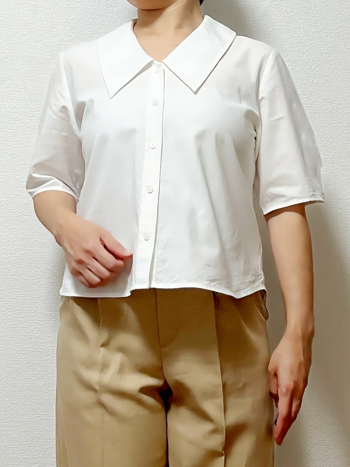 1990円→1490円に値下げ!GUの“華奢見えトップス”かわいいのに体型カバーできて嬉しい!「首まわりがキレイに見えます」「何にでも合わせやすい!」