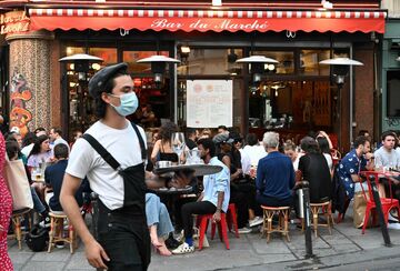 飲食店でのコロナ感染、欧州少なく米で多いわけ
