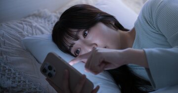 「みんな楽しそうなのに、なぜ自分だけ…」SNSを見て苦しくなってしまうあなたへ