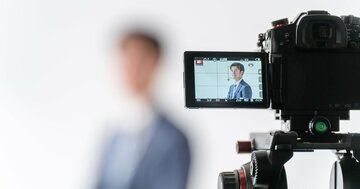 富士フイルムが過去最高益、ニコンは赤字転落…何が企業の命運を分けたのか？