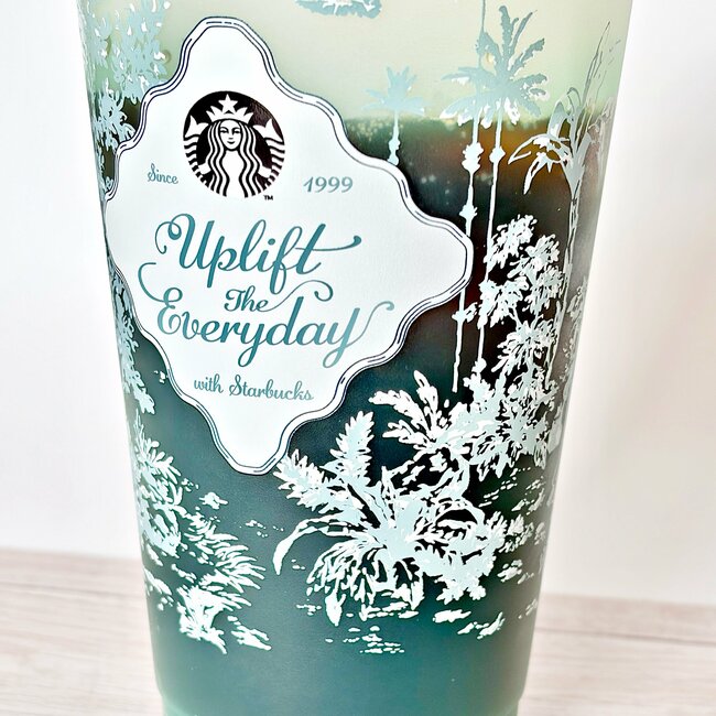 「衝動買いしてきた」「想像以上の可愛さ」スターバックスの“幻想的なボトル”かわいすぎて全種類そろえたくなる！「流石スタバよ」