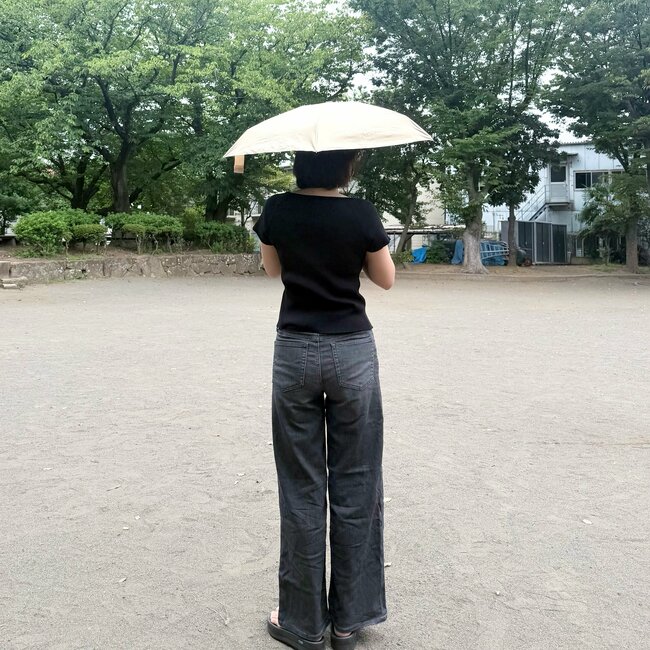 「ラスイチあった」「とにかくコンパクト」ファミマの“スマホサイズの折りたたみ傘”が買って大正解！「コスパで決めました」「持ち歩きやすくて良き！」《購入レビュー》