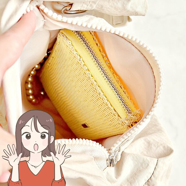 「2色買いしました」「高見えします」3COINSの“めちゃ軽バッグ”一泊分の荷物が入って優秀すぎる！「探していた理想のバッグ」