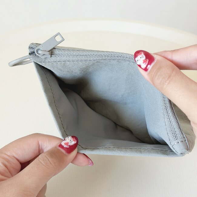 「バッグに毎日入れてる」無印良品の“収納力ばつぐんポーチ”コスメをまるっと収納できて頼りになる！ 「持ち歩きたいものは全て入る」「あまりにも良くて買い増した」 《購入レビュー》