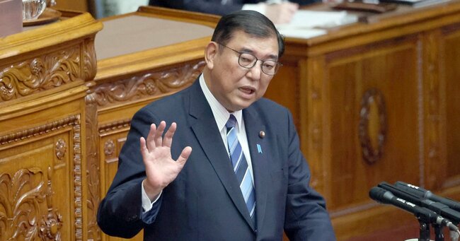 参院本会議で代表質問に答弁する石破茂首相