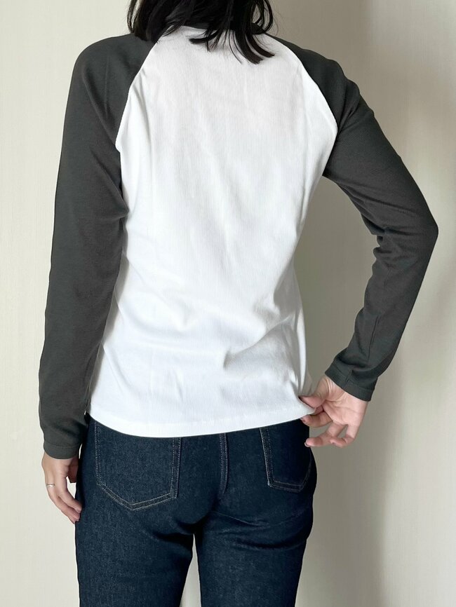 「全色欲しくなる」「何回も購入しています」ユニクロの“1290円トップス”ロングシーズン着回せてコスパいい!「夫にスタイルが良く見えると言われました」