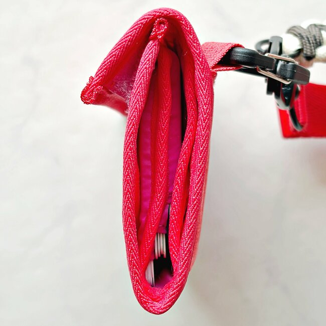 普通の財布に戻れないかも…！ニコアンドの「ナナメがけできるミニ財布」カギもカードも入って理想的すぎる！