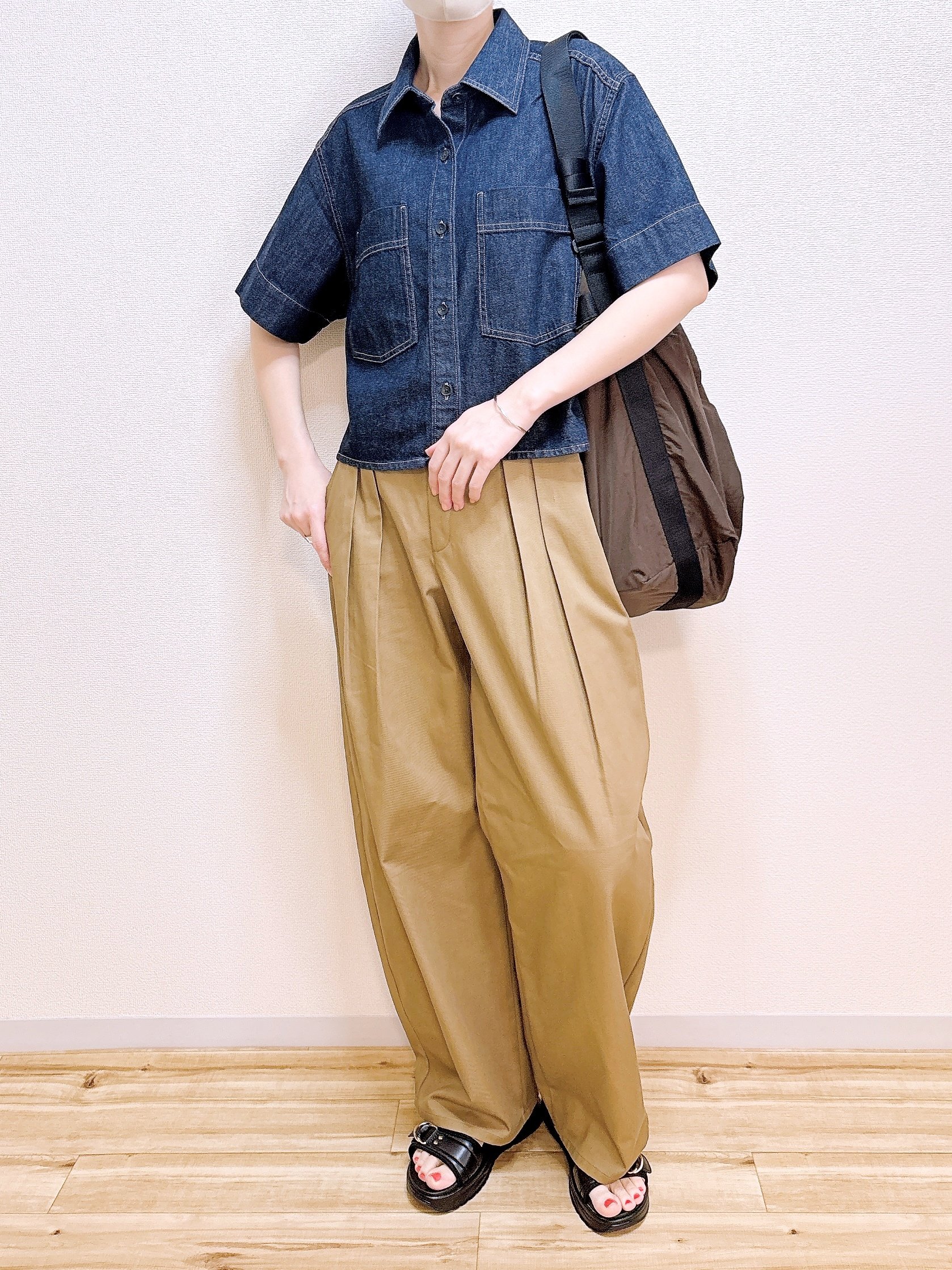 「毎日使っちゃう」「2色買いしました」ユニクロの“大容量ショルダーバッグ”が使い勝手バツグン！「肩にかけているのを忘れるぐらい軽快です」《購入レビュー》