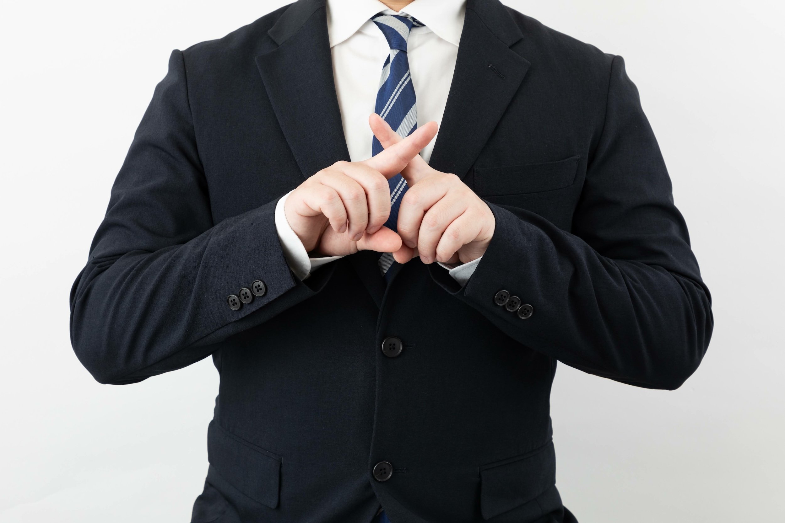 【リーダー失格?】仕事ができない管理職の特徴。「自分でやったほうが早い」「感覚でなんとかする」あと1つは?