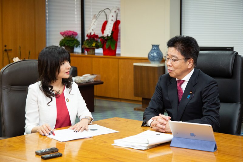 働き方改革を実現させた、加藤勝信厚労相が明かす「苦労」と「手応え」