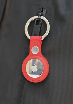 アップルの「AirTag」 追跡から身を守るには
