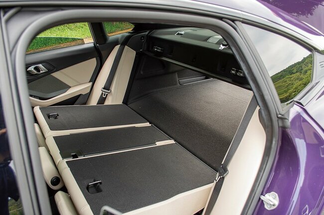 BMW 220dグランクーペ Mスポーツ荷室