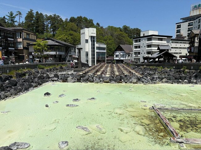 「廃墟に苦しむ鬼怒川」と「若者でにぎわう草津」温泉街の明暗を分けた決定的な違い