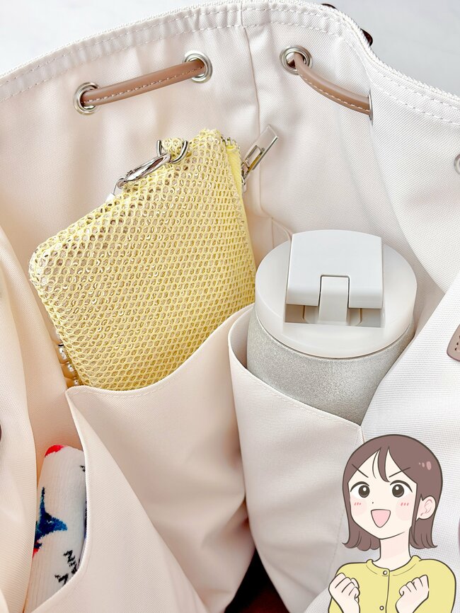 「かわいすぎんか？」「絶対ほしい」スタバの“カップみたいなショルダーバッグ”が素敵すぎる！「これから毎日使います」