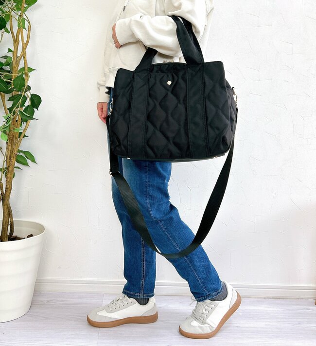 ポケットいっぱいで便利…！しまむらの「大容量バッグ」が2970円とは思えないくらい理想的！