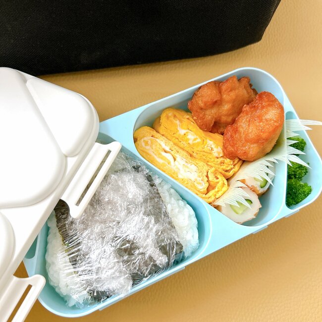 今までの苦労はなんだったの…セリアの「おにぎり弁当箱」が画期的すぎる!これが110円は感動です!