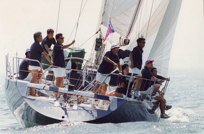 石原慎太郎の愛艇“コンデッサ”で相模湾を往く石原ファミリー