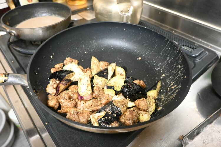 コンビニ飯ばかりの人に知ってほしい「15分で作れる」夏野菜いっぱいカレー