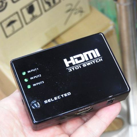 税抜999円! とにかく安い4K/30Hz対応のHDMIセレクター | ASCII 新着 税抜999円! とにかく安い4K/30Hz対応のHDMIセレクター | ASCII 新着