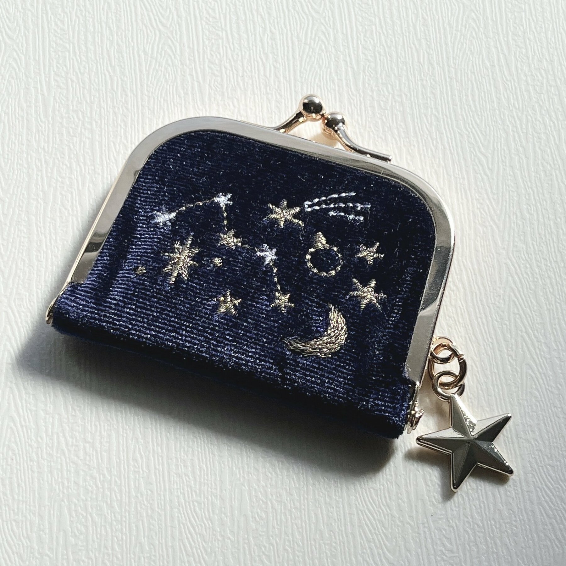 見つけた瞬間、即カゴした！アフタヌーンティーの「星空みたいなポーチ」絵本に出てきそうなデザインで可愛い…！
