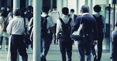年収が低い会社ランキング2024【従業員の平均年齢40代前半・トップ5】1位は200万円台。300万円台は何社ある?