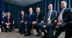 トランプ氏こだわりの靴は約2万円、周囲にも配布