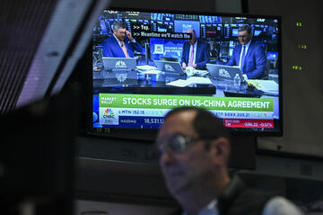 株価急落時に様子見続けた投資家、今年最大の勝者か