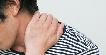 ただの肩こりじゃなかった！重病を知らせる「痛み」8選